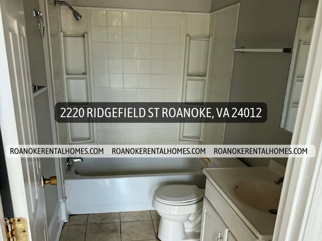 Building Photo - 2220 Ridgefield St NE