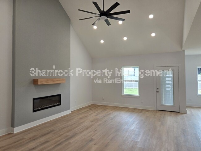 Building Photo - 9900 Ridings Dr