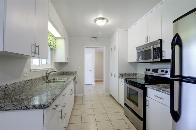 Building Photo - 2720 Diericx Dr