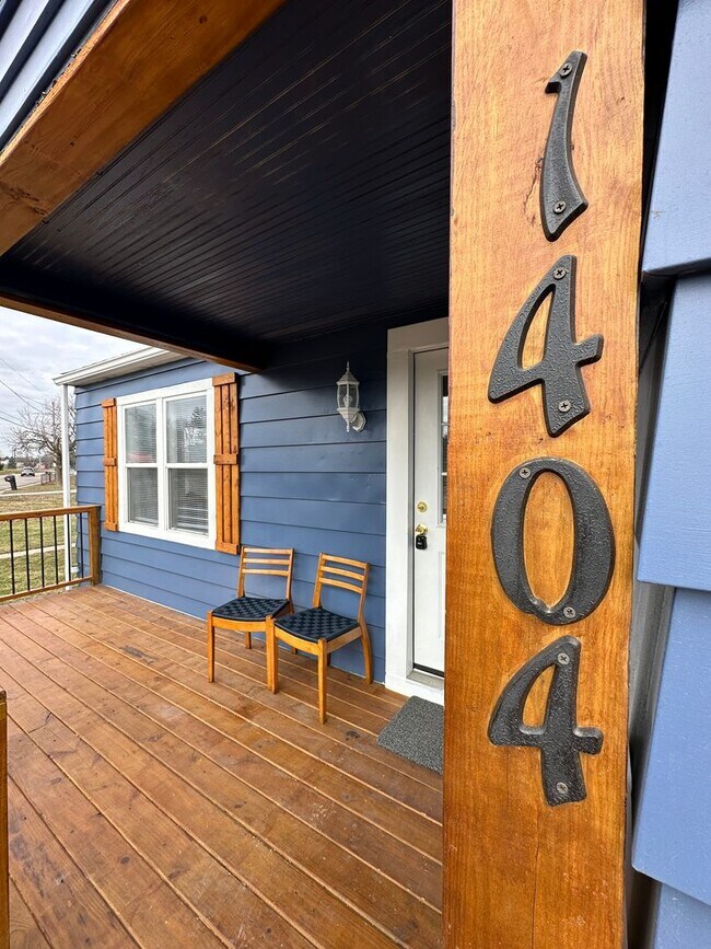 Building Photo - Immediate Move-In! Renovated 2BR House Near Ball State w/ Fireplace & Outdoor Space