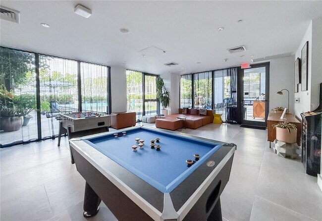 Building Photo - 121 NE 34th St