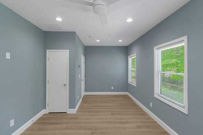 Building Photo - Your New Home Awaits!