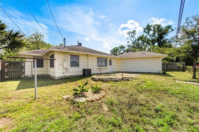 Building Photo - 2502 Roy Cir