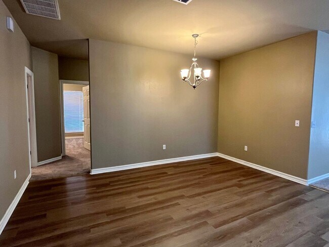 Building Photo - 6737 NW 125th Ct