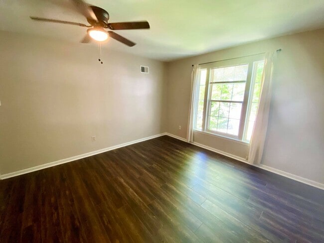 Building Photo - Charming 2 Bedroom/ 1 Bathroom Parkville Condo in Lovely Seven Courts Community
