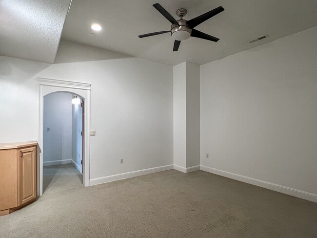 Building Photo - Bright & Beautiful Forest Heights Home with Gourmet Kitchen, Bonus Space & Private Cul-de-Sac Set...