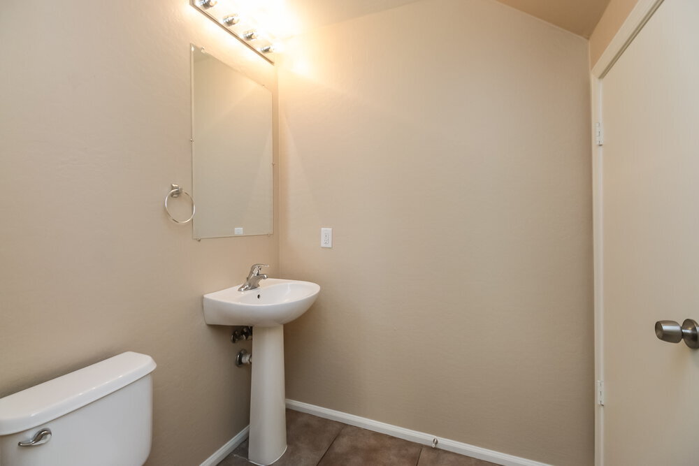 Building Photo - 735 W Fruit Tree Ln