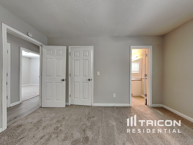 Building Photo - 372 River Trace Dr