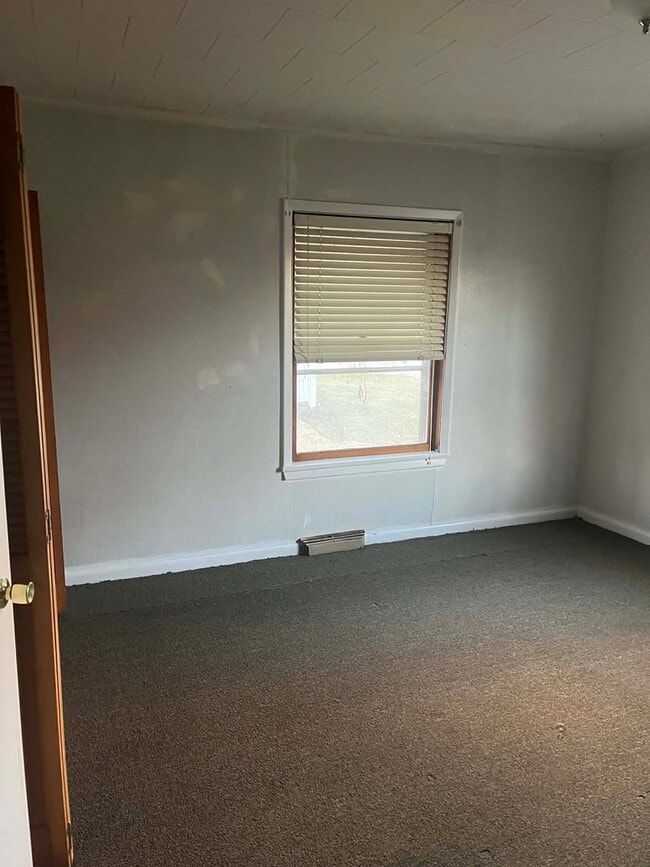 Building Photo - 901 W 7th St