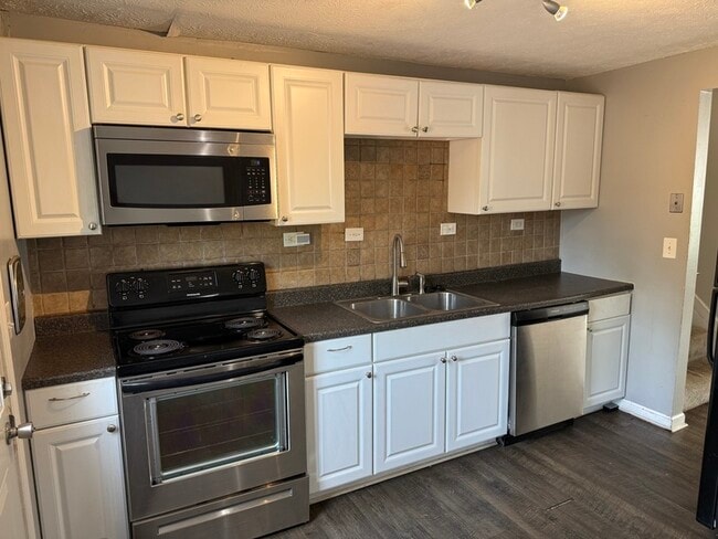Building Photo - 10855 Penarth Dr