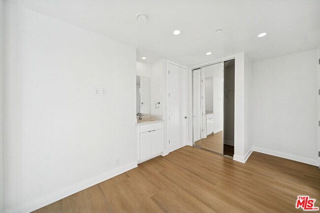 Building Photo - 4523 St Elmo Dr