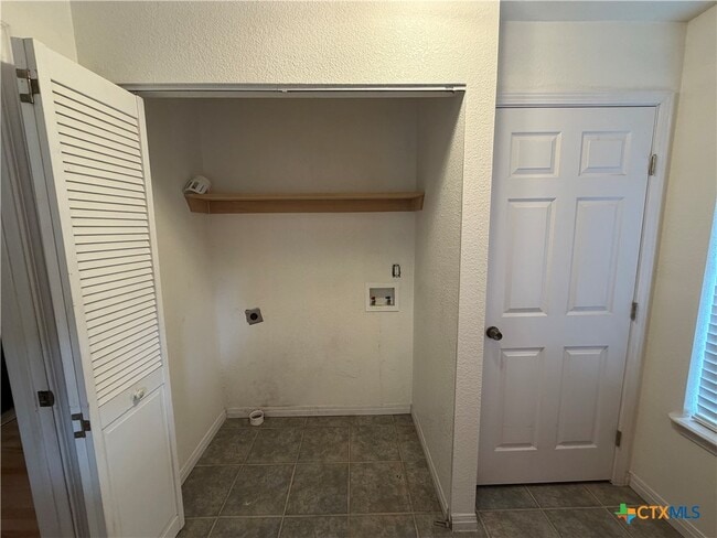 Building Photo - 200 Peggs Pl