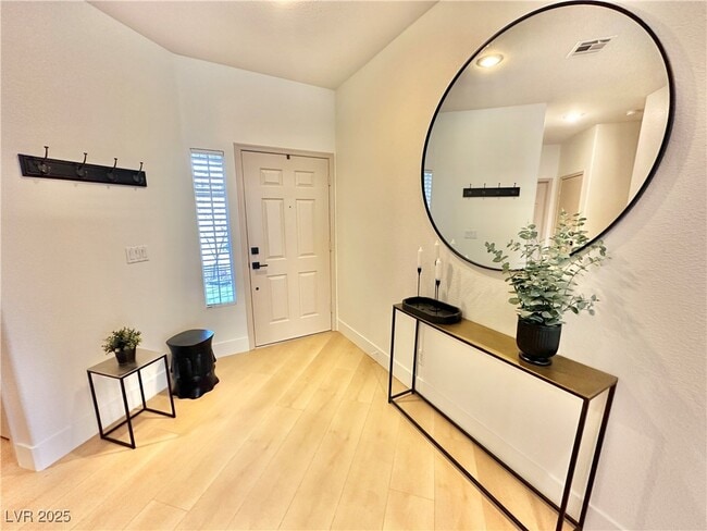 Building Photo - 10195 Queensbury Ave