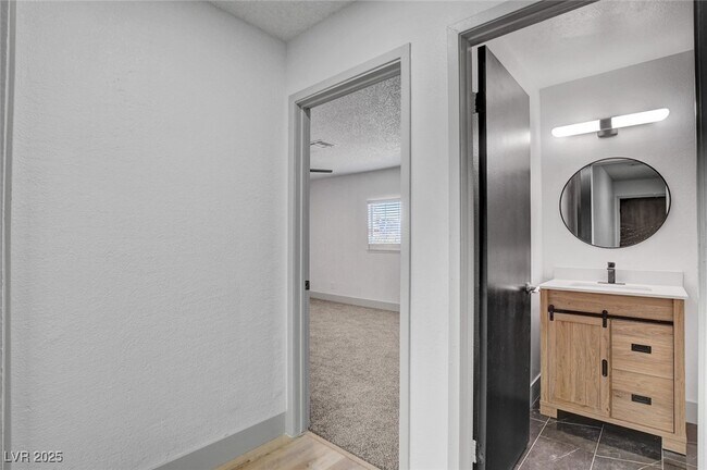 Building Photo - 4012 N Mira Ln