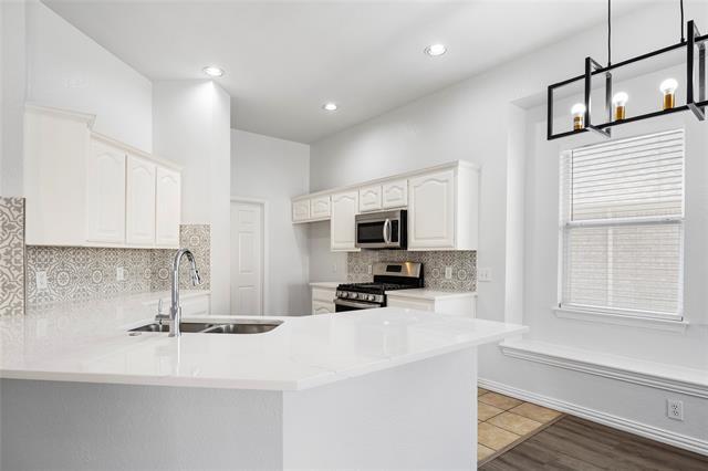 Building Photo - 2000 Webb Dr