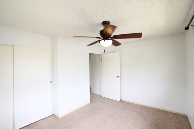 Building Photo - 1 bedroom, 1 bath, 2 parking unit in Cresc...