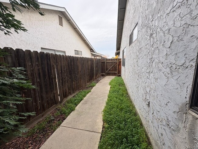 Building Photo - Very Nice Home for Rent! Swimming Pool!