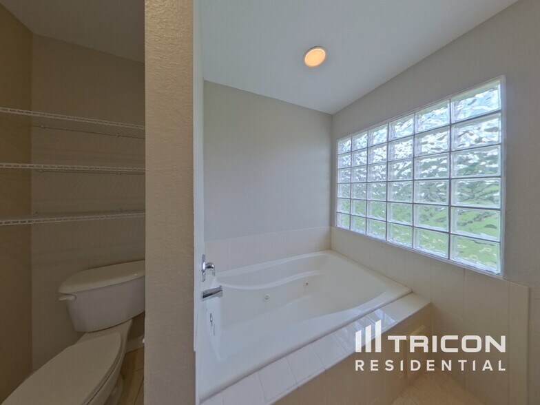 Building Photo - 1240 Fleetwood Dr NW