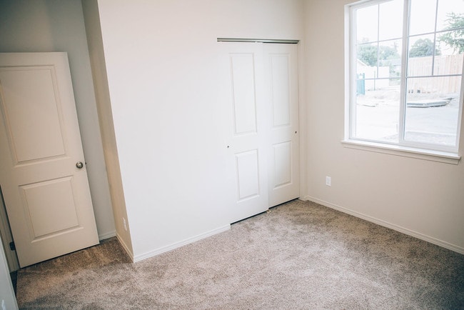 Building Photo - 311 S Marigold Ln