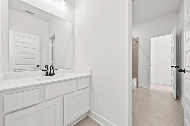 Building Photo - 24834 White Alder Wy