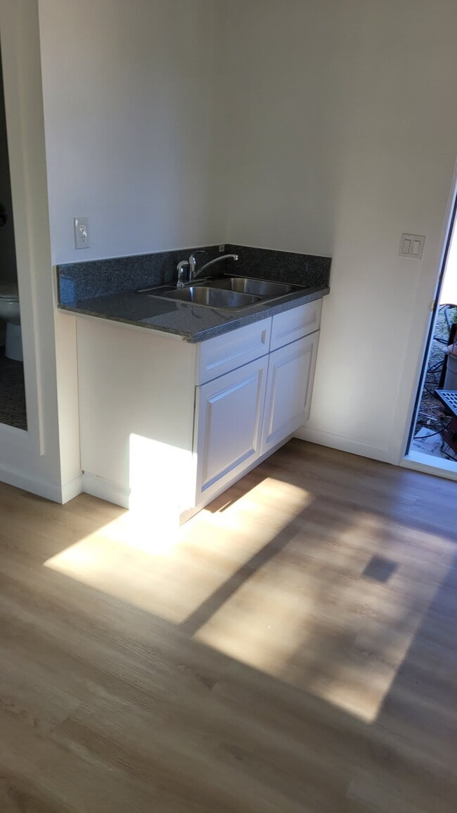 Building Photo - 3350 State St