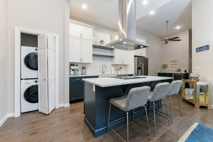 Building Photo - 743 E 4th St