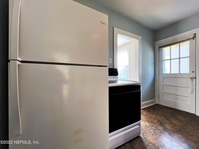 Building Photo - 5324 Fremont St