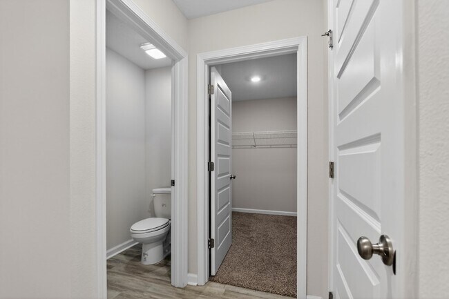Building Photo - 6817 Interlachen Ln