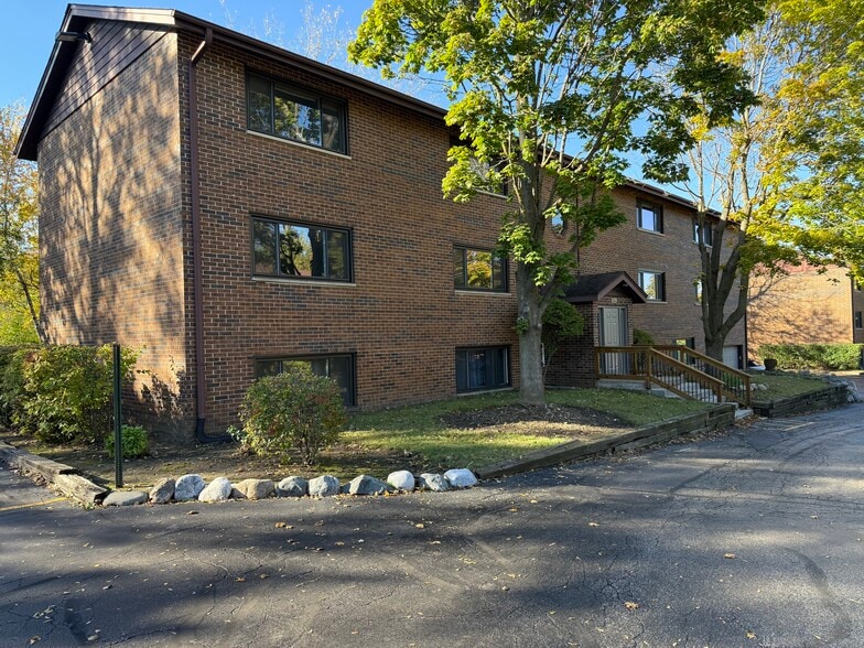 Building Photo - Stone Edge Apartments