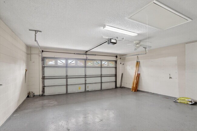 Building Photo - 14912 White Magnolia Ct