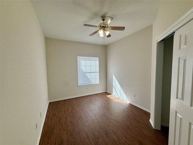 Building Photo - 702 Estancia Way