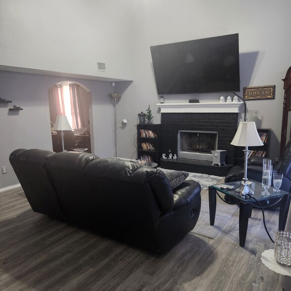 Building Photo - 1447 N Boston Ave