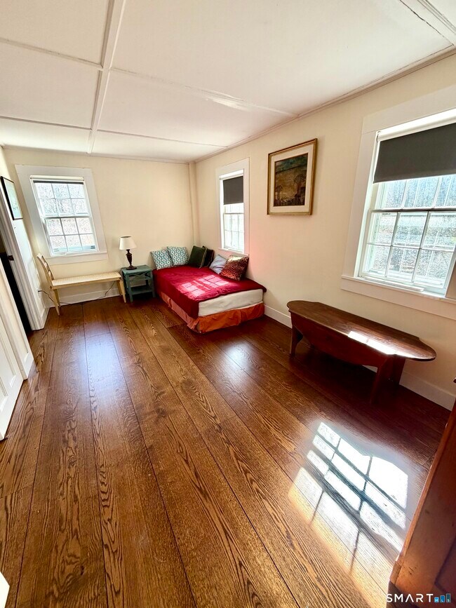 Building Photo - 310 Valley Rd