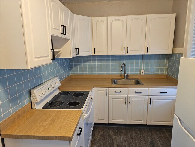 Building Photo - 4953 Holly Hills Ave