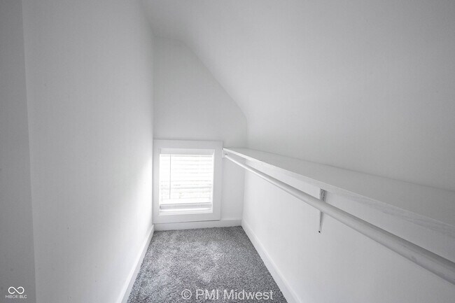 Building Photo - 428 N Bradley Ave