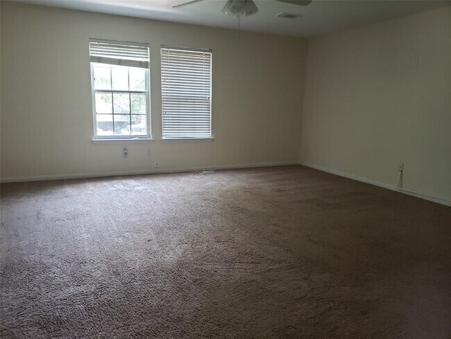 Building Photo - 110 Genesee Ridge Dr