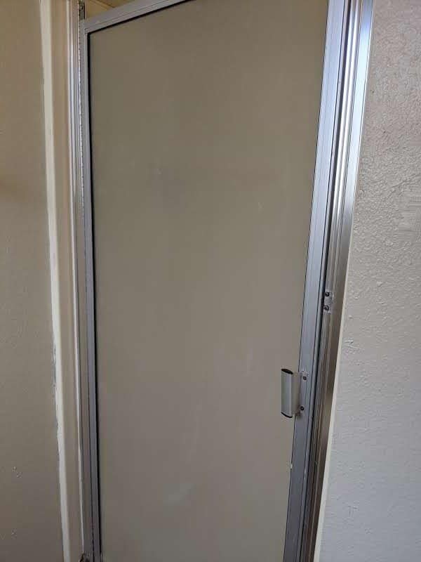 Building Photo - Competitively priced Two Bedroom Apartment...