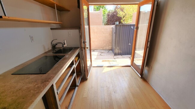 Building Photo - 1st Month Free! Old Town Charm! 2 Bedroom ...