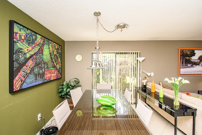 Building Photo - 8334 Cypress Ln