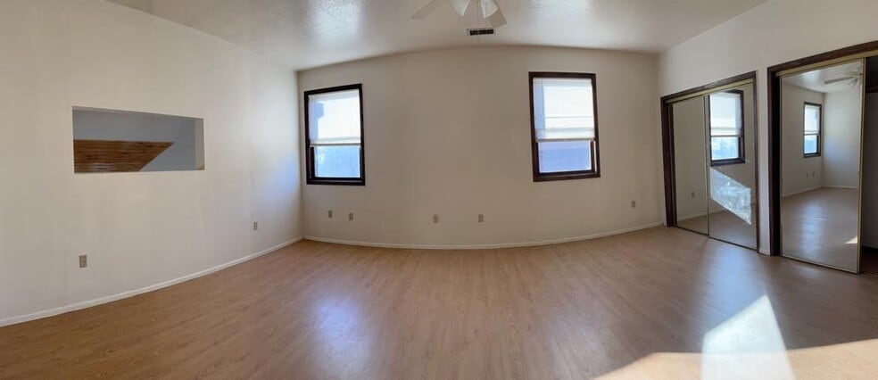 Building Photo - 1937 Sunshine Ter SE