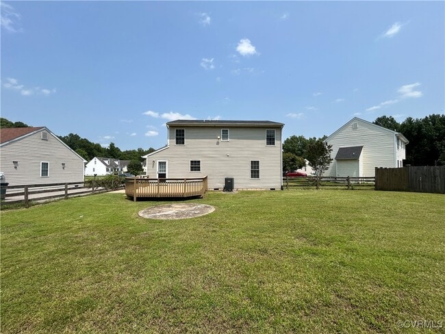 Building Photo - 317 Lake Crest Ct
