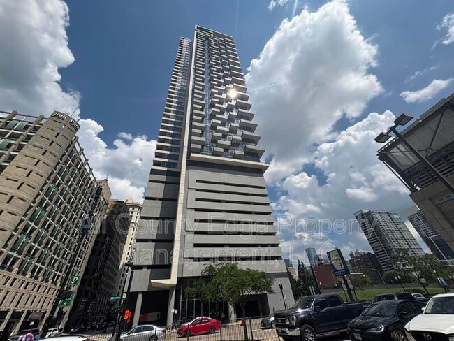 Primary Photo - 235 W Van Buren St