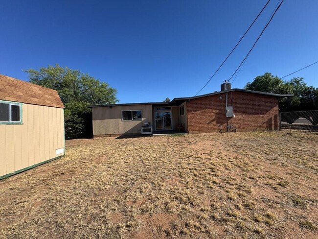 Building Photo - 4501 Pine Tree Dr