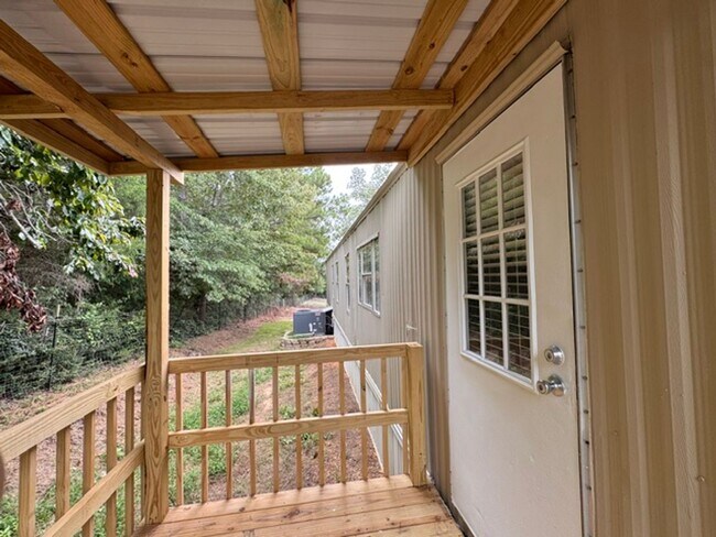 Building Photo - 1635 Pine Lake Dr