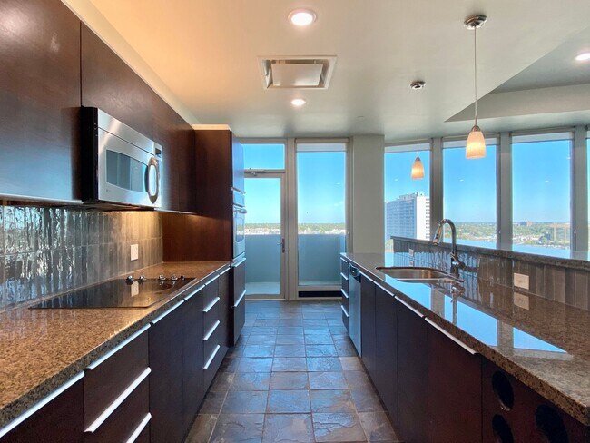 Building Photo - 5900 Mosteller Dr