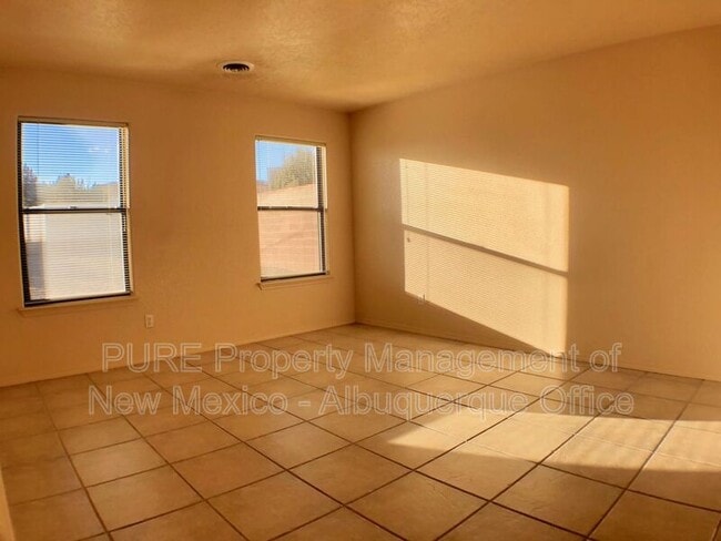 Building Photo - 4905 Kingsway Dr