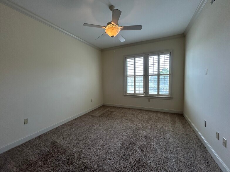 Building Photo - 5194 Lexington Club Cv