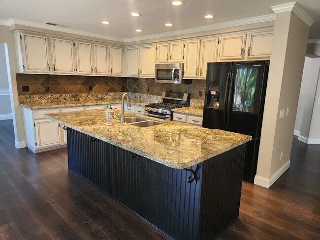 Building Photo - Gorgeous 4 Bedroom/3 Bath Home in South Temecula!