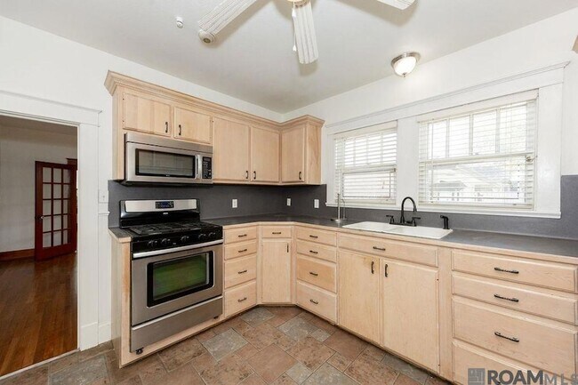 Building Photo - 219 Westmoreland Dr