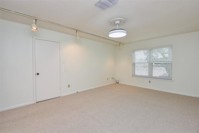 Building Photo - 4812 Palmetto St